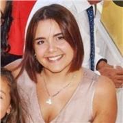 Laureata in interpretariato di lingua inglese e tedesco